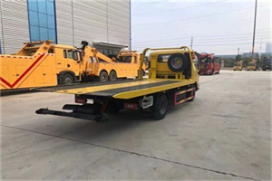 殷行非事故拖车