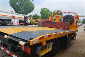 殷行附近拖车电话号码服务